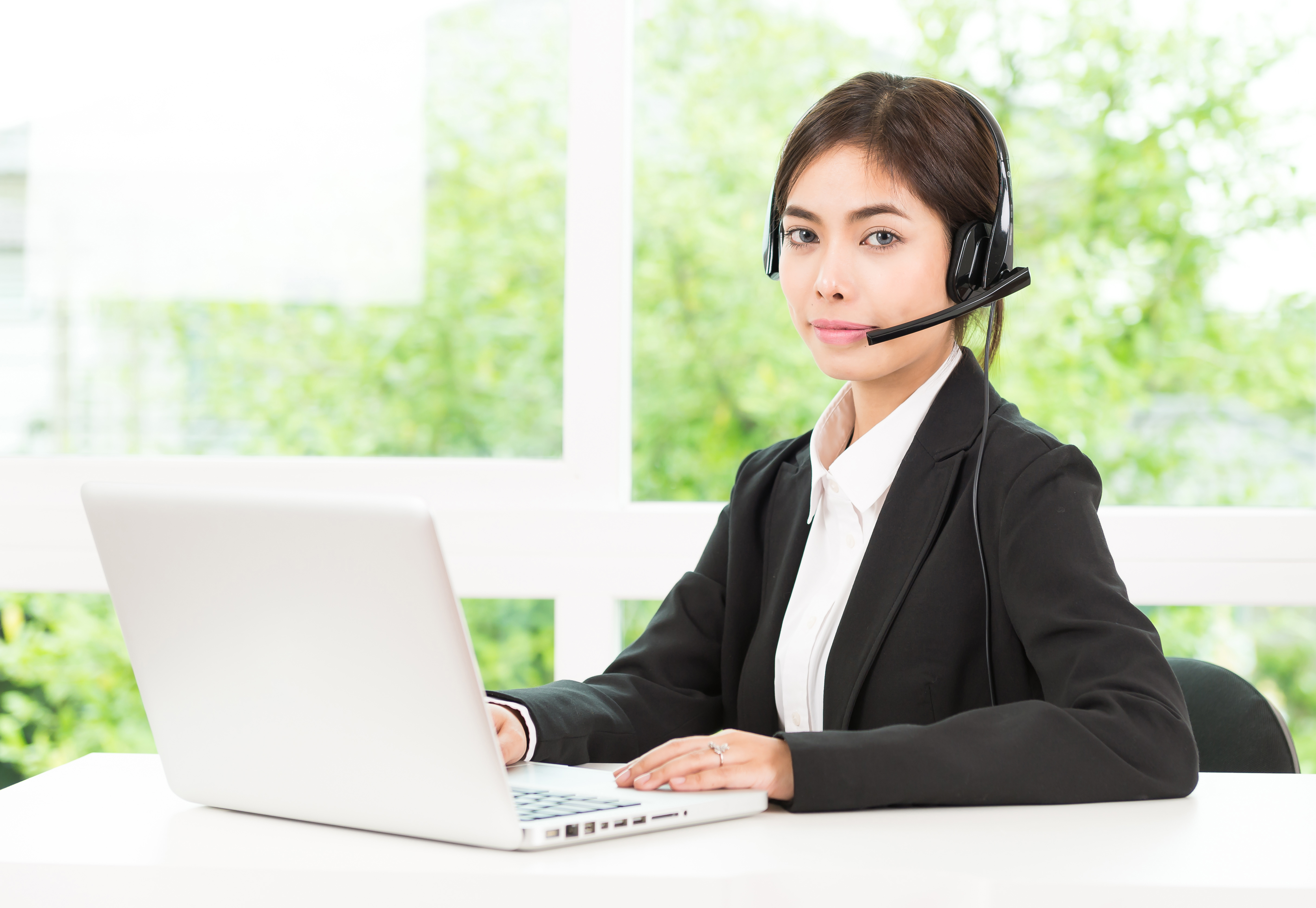 woman-customer-call-service